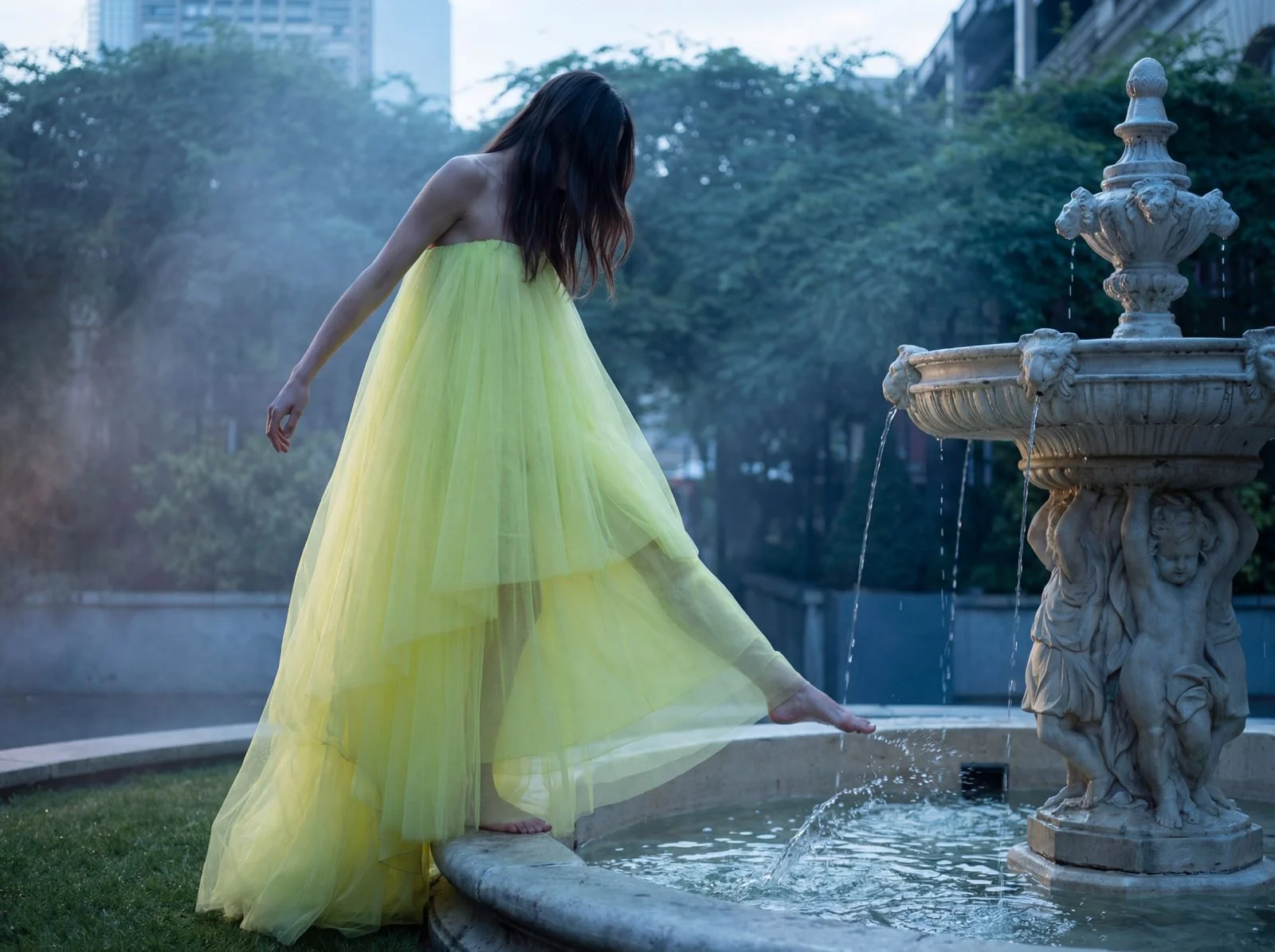 Givenchy SS27 — Fountain Night